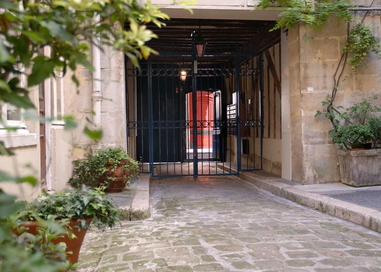 The Sleeping Lion Appartement Parijs Buitenkant foto